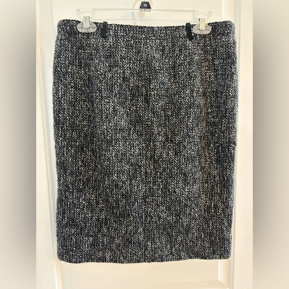 Armani Collezioni Black and Gray Textured Midi Skirt - Picture 10 of 15
